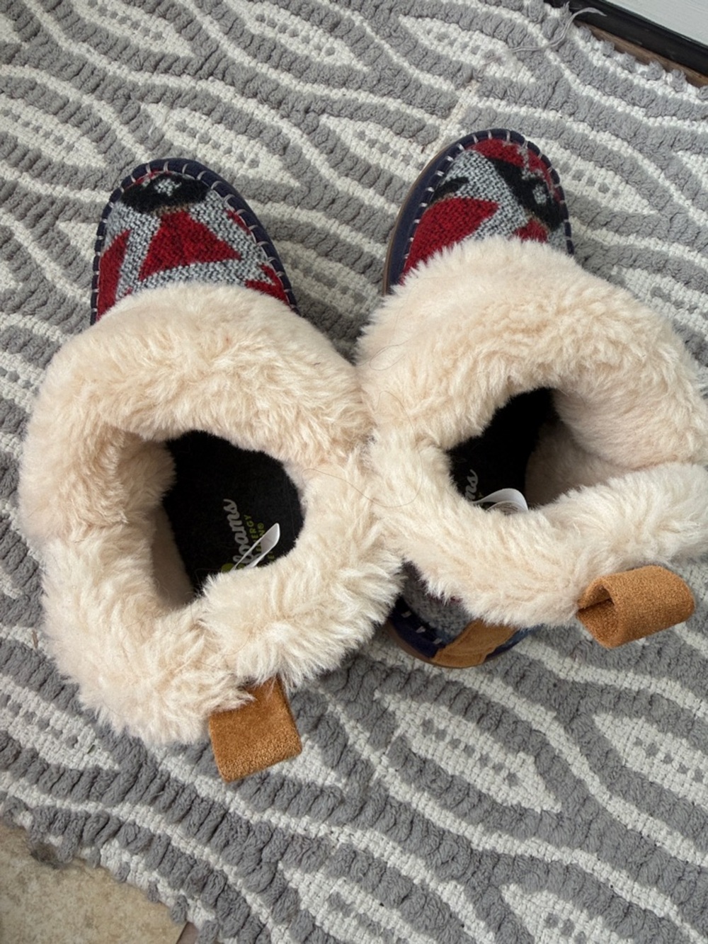 dearfoams Kids Plush-Lined Slip-On Slippers in Red, Blue & Cream